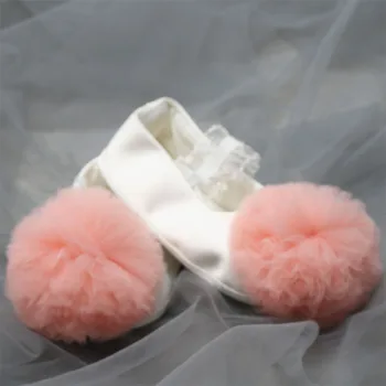 Кукольная обувь для малышей Белые туфли Розовые помпоны Эластичная лента Закрытая Хлопковая Мягкая подошва Однотонная обувь для девочек для малышей